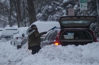 Tormenta invernal en EU deja a miles de personas sin electricidad
