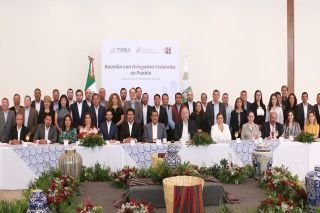 Sergio Salom&oacute;n sostuvo una reuni&oacute;n de trabajo con su gabinete estatal&nbsp;