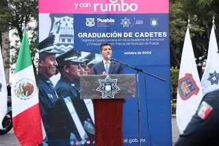 Eduardo Rivera P&eacute;rez toma protesta a 108 nuevos polic&iacute;as municipales