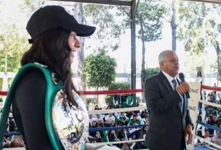 Practica box "La Bonita" S&aacute;nchez con 2 mil estudiantes