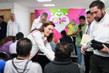 Entregan Pepe Chedraui y MariElise Budib bastones gu&iacute;a a integrantes del Taller de Cooperaci&oacute;n para Ciegos A.C