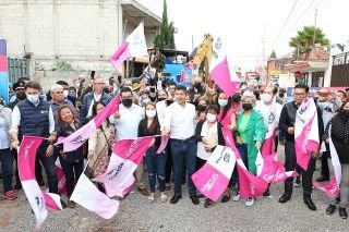 Vecinos ponen manos a la obra con el ayuntamiento para mejorar su calle