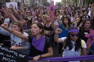 Aseguran bombas molotov previo a marcha del 8M
