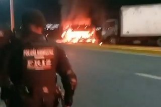 Tensi&oacute;n y Bloqueos en Zacatecas tras Secuestro e Incendio de Veh&iacute;culos