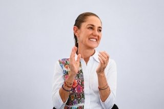 A gritos de "&iexcl;fuera!" interrumpen acto de Claudia Sheinbaum en Colima