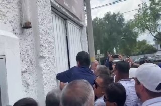 Profesores de educaci&oacute;n f&iacute;sica toman las oficinas de la CORDE, piden la destituci&oacute;n del director Omar Efr&eacute;n