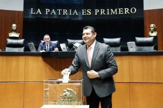 Armenta es elegido como presidente de la mesa directiva de la comisi&oacute;n permanente del Congreso de la Uni&oacute;n
