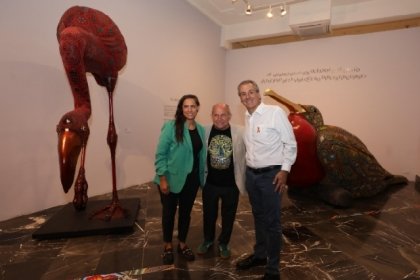 Recorre Pepe Chedraui la exposici&oacute;n &ldquo;El Murmullo de los Oc&eacute;anos&rdquo; en la Galer&iacute;a del Palacio Municipal