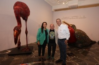 Recorre Pepe Chedraui la exposici&oacute;n &ldquo;El Murmullo de los Oc&eacute;anos&rdquo; en la Galer&iacute;a del Palacio Municipal