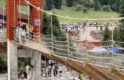 Puente colgante en China se derrumba: 5 muertos y 24 heridos