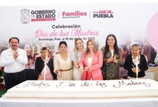 Con amor y cari&ntilde;o SEDIF consiente a 2 mil madres en Acatzingo