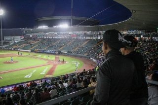 Ni&ntilde;as y ni&ntilde;os de juntas auxiliares disfrutan del beisbol con IMDP y Pericos de Puebla