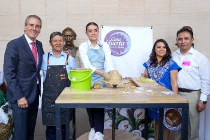 Inaugura Pepe Chedraui exposici&oacute;n de la Ciudad de Puebla en San L&aacute;zaro