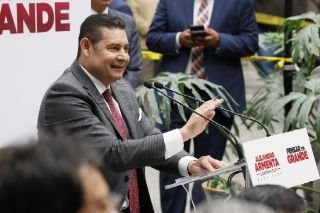 Alejandro Armenta: Los servidores p&uacute;blicos merecen respeto, no etiquetas pol&iacute;ticas