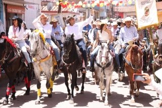 Chignahuapan vive tradiciones con seguridad, gobernador Armenta encabeza cabalgata con mil jinetes