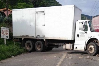 Alerta en Sinaloa: hay bloqueos en carreteras de Escuinapa