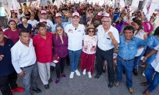 Pepe Chedraui fue arropado por las y los vecinos de la colonia 10 de Mayo