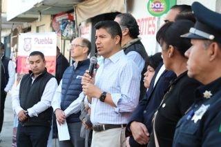Eduardo Rivera P&eacute;rez entrega primer cheque del programa cr&eacute;ditos contigo