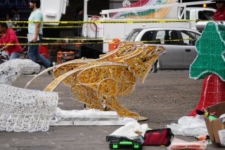 Instala Gobierno de la Ciudad adornos conmemorativos a las Fiestas Patrias