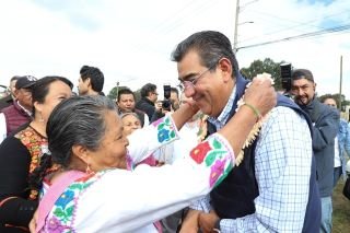 Sergio Salom&oacute;n presidi&oacute; el inicio de la ampliaci&oacute;n de la carretera Puebla-Canoa&nbsp;