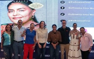 Eufrosina Cruz conmemora el D&iacute;a Naranja en Puebla
