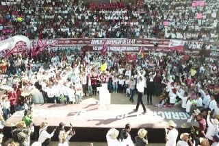 Armenta re&uacute;ne a 25 mil personas en la Fiesta Democr&aacute;tica de agradecimiento