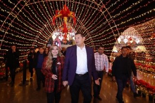 Familias poblanas conviven con paz y alegr&iacute;a en el Festival Navide&ntilde;o 2025