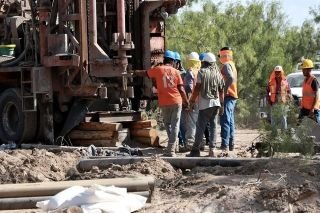 Introducen c&aacute;mara a mina para ver el interior y rescatar a mineros en Coahuila