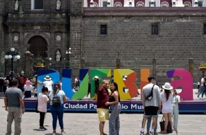 Turismo en Puebla crece 15% en verano: m&aacute;s visitantes, mayor derrama econ&oacute;mica y r&eacute;cord en ventas de chiles en nogada