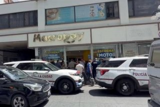 Localizan sin vida a una mujer polic&iacute;a auxiliar al interior de una tienda en el Centro de Puebla