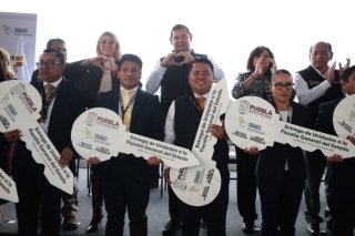 En reconocimiento a su labor, Gobierno de Puebla fortalece unidades a la Fiscal&iacute;a