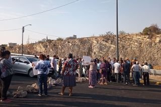 Colonos de Clavijero bloquean Perif&eacute;rico ante aumento de la inseguridad en Puebla capital&nbsp;