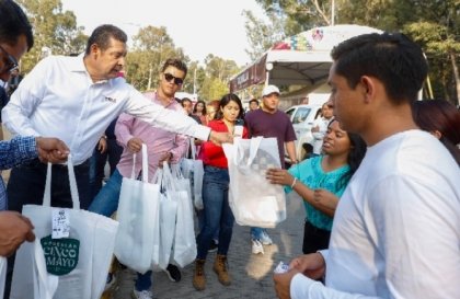 Gobernador Armenta cercano a las familias de la Feria de Puebla