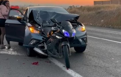 Dos heridos tras fuerte choque en la autopista a Atlixco; una unidad presuntamente circulaba sin luces