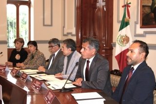 Firman Gobierno de la Ciudad y BUAP convenio para alfabetizar a poblanas y poblanos en zonas vulnerables