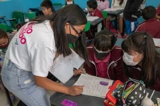 M&aacute;s de 900 ni&ntilde;as y ni&ntilde;os se regularizan en el curso de verano con rumbo del SMDIF Puebla