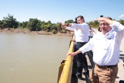 Rehabilitaci&oacute;n de puentes y carreteras para conectar comunidades, se compromete Gobernador Armenta con Tenampulco