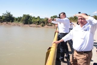 Rehabilitaci&oacute;n de puentes y carreteras para conectar comunidades, se compromete Gobernador Armenta con Tenampulco