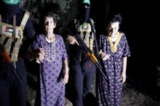 Difunden momento en el que Ham&aacute;s libera a 2 rehenes m&aacute;s