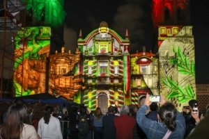 Inaugura Pepe Chedraui proyecciones del videomapping "Septiembre Brilla" en la fachada de Catedral