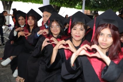 Gobierno de Puebla y SEDIF reafirman compromiso con bienestar de familias