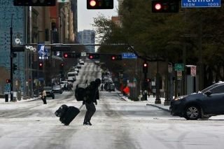 Aerol&iacute;neas cancelan m&aacute;s de mil 400 vuelos en EU por tormenta invernal