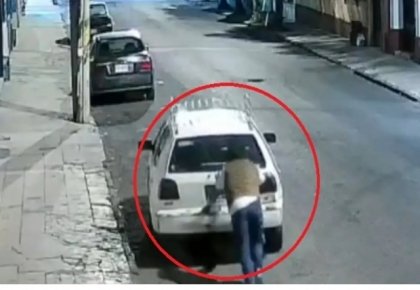 &iexcl;Ni ruido hicieron! ratas "empujan" la seguridad de Chedraui: roban auto en Centro Hist&oacute;rico