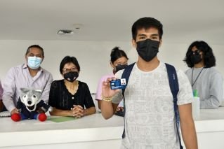 Supervisa Rectora Lilia Cedillo Ram&iacute;rez entrega de credenciales a estudiantes de nuevo ingreso