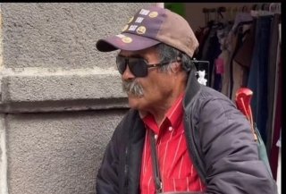 Miserable teatro: Finge ceguera en el Centro Hist&oacute;rico para tocar y acosar a poblanas