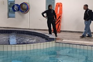 Gaby &ldquo;La Bonita&ldquo; S&aacute;nchez supervisa trabajos de mantenimiento en polideportivos