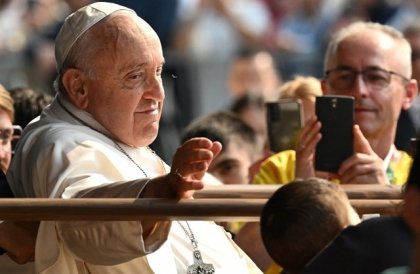 El Papa Francisco mejora y deja el ox&iacute;geno tras un mes hospitalizado