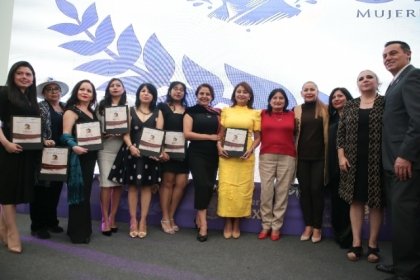 Gobierno de Puebla entrega Premio Carmen Serd&aacute;n 2025 a mujeres transformadoras