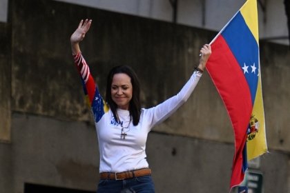 Mar&iacute;a Corina Machado lidera protesta contra Maduro; al t&eacute;rmino, &ldquo;fue interceptada violentamente&rdquo; y detenida