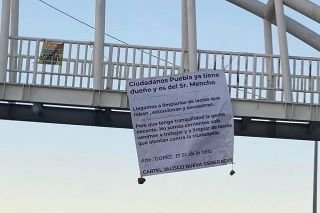 Aparecen narcomantas en Puebla; Barbosa lo desmiente